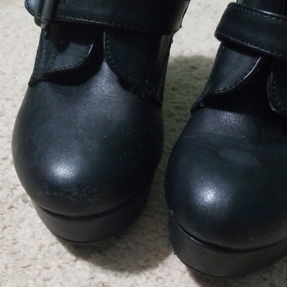 Boota - Picture 3 of 3